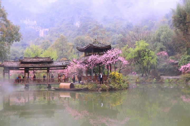 ROSEONLY诺誓携手品牌代言人于适传递“一心一意，唯爱是你”的情人节专属浪漫